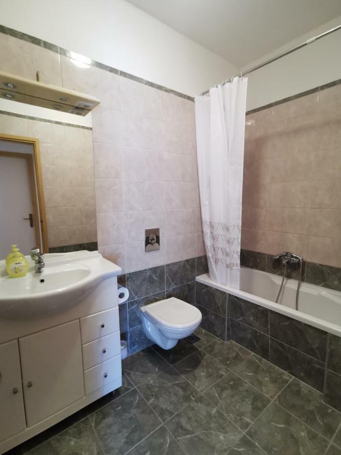 Big And Spacious Apartment In The Heart Of Omiš Exteriér fotografie